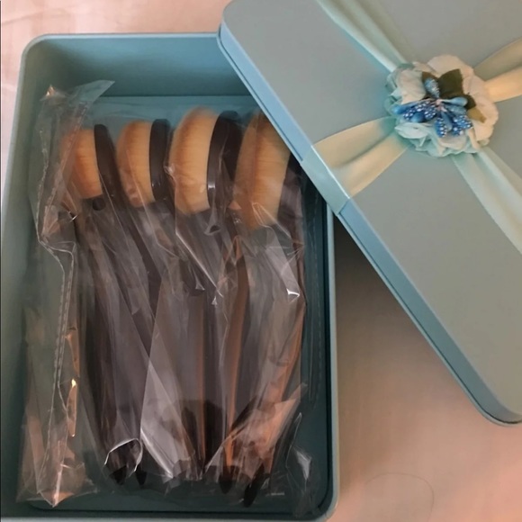 NEW JOLLYCHIC WOMENS OVAL MAKEUP BRUSH 10pcs set - Picture 1 of 4